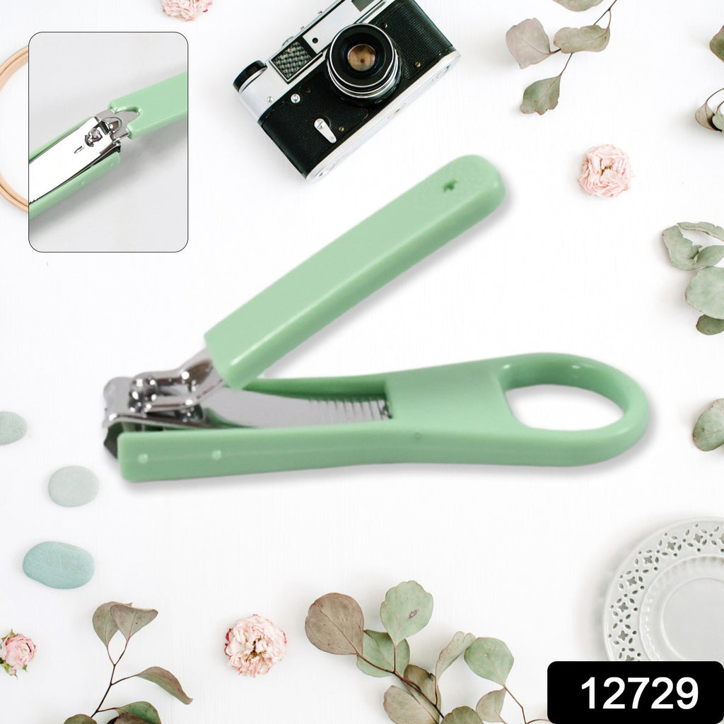 Adult Nail Clippers - Plastic Hardware, Green Design