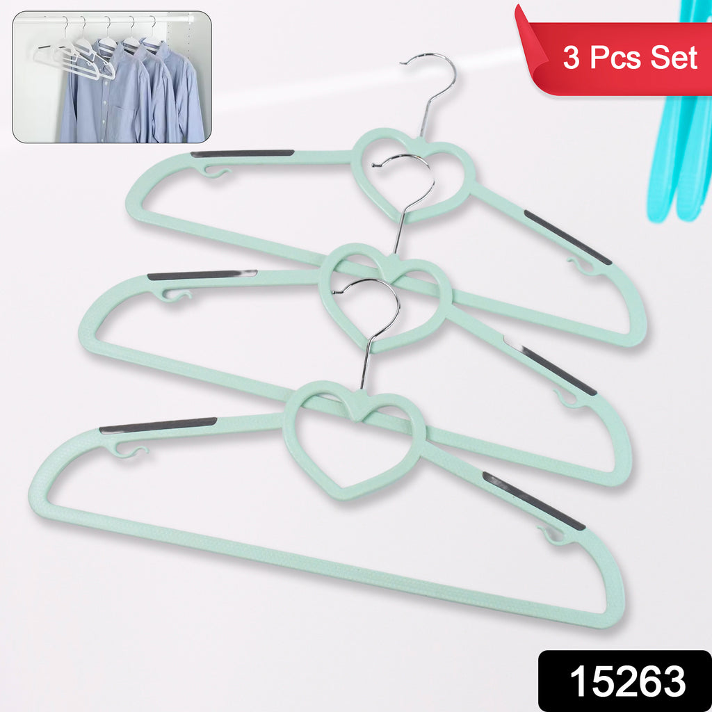 Plastic Clothes Hangers Slim Durable Space-Saving (3 Pcs)